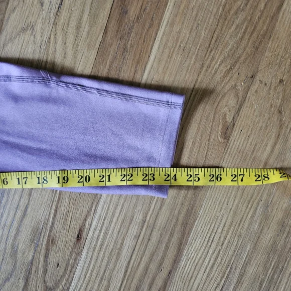 Under Armour Mauve Heat Gear Mid Rise Crop Compression Pants Women's Size Medium - Picture 11 of 12